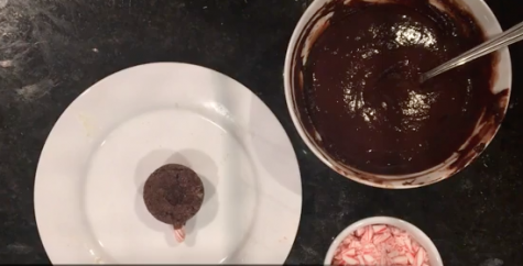 Peppermint Hot Chocolate Cookie Cups